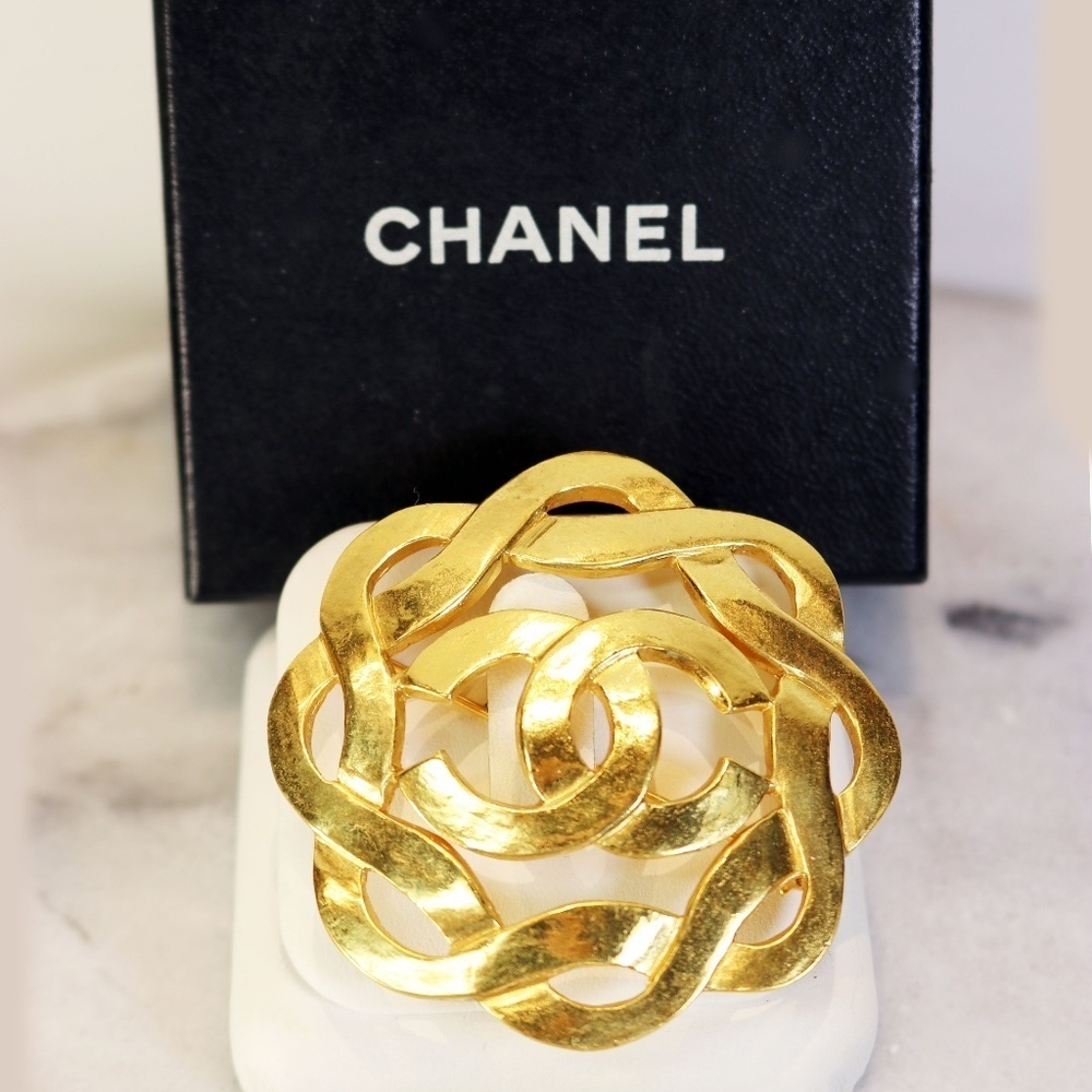 Chanel CC Logo Gold Plated Swirl Brooch with Box ~ Made In France *signed*